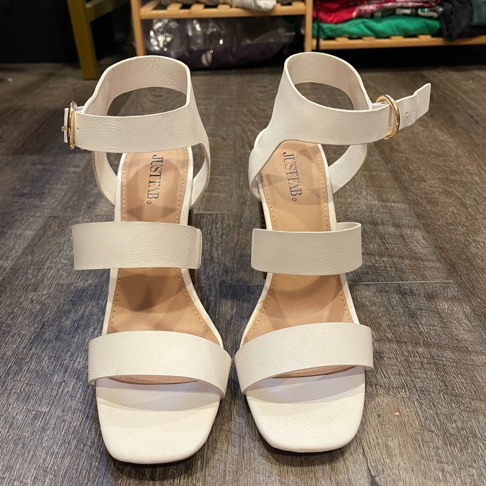 JUST FAB White & Tan Chunky Heel Size 7.5